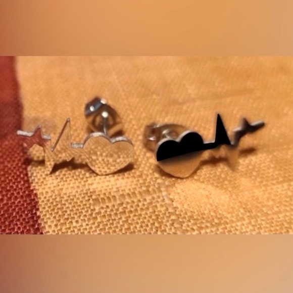 EKG ECG Electrocardio Heartbeat Heart Sinus Rhythm Med Doctor Nurse Silver Studs - Picture 11 of 11
